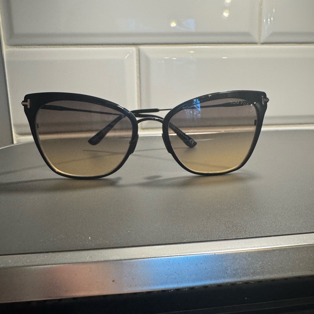 Tom Ford Titanium Sunglasses Style: Faryn TF843 01B (Like new condition!)